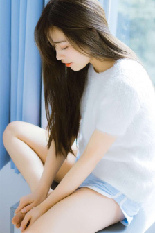 初高中女厕所偷窥美女嘘嘘